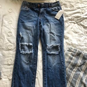 Mid-Rise Boyfriend Cut Jeans Medium/Dark wash